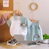 Roupa de Verão para Bebê 2026 Novo Estilo Conjunto, Conjunto Casual de Duas Peças com Lapela e Manga Curta Estiloso para Meninos, Roupa para Bebês e Crianças Pequenas