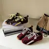 Zapatillas de entrenamiento alemanas vintage para mujer que aumentan la altura, en stock, nuevo modelo verano y otoño 2026, cómodas, ligeras, versátiles, zapatillas casual para correr de suela blanda