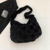 2023 Nuevo Bolso de Hombro de Peluche Otoñal Cuadros Fresco Literario para Mujer Bolso de Axila Casual Color Sólido Peludo Bolso Mensajero