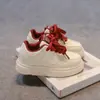 Tênis de Skate Cano Baixo para Crianças Maiores Outono Novo Estilo Solado Macio Tendência Esportivo Casual Versátil Sapatos Brancos para Meninas