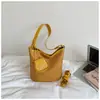 Shuai Mijia 2026 Verão Nova Bolsa Saco Simples Feminina Texturizada de Ombro Estilosa Casual Transversal