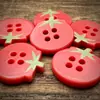 Botón Grande de Tomate de 18 MM Botón de Disfraz Material de Botón Botón Pequeño Lindo Manualidades Decorativas DIY Botón Rojo de Tomate