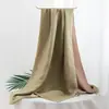 Lenço de Seda Dupla Camada Estilo Chinês Cuidadosamente Selecionado, Adequado para Combinar com Cheongsam, Apresentando um Xale com Fechamento de Fivela, Feito de Seda de Amora, Elegante para Mães