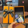 Regalos Pequeños y Prácticos para el Día del Maestro: Cadena de Perlas, Ramo de Flores de Hilo Hecho a Mano, Colgante para Llavero, Regalo de Agradecimiento para Estudiantes