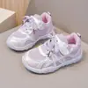 Zapatillas deportivas para niña, nueva colección primavera/otoño 2026, zapatillas de entrenamiento de moda alemanas para niños, zapatillas casuales de malla transpirable para correr para niñas