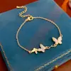 Pulsera de Mariposa de Concha Blanca para Mujer, Diseño Versátil de Lujo Ligero de Nicho, Joyería de Alta Gama Color Champaña Dulce Tachonada con Diamantes con Diseño de Diamante