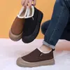 Zapatos de algodón de estilo nuevo para invierno al por mayor, zapatos para hombre con suelas engrosadas, botas de nieve antideslizantes, forro de felpa, diseño sin cordones, suelas suaves para mayor comodidad y botas de algodón