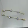 Pulsera Vanjia de Mini Flor de Seis Hojas y Trébol de Cuatro Hojas para Mujer, Versión Alta, Completamente Diamantada, Pulsera de Verano, Nicho de Gama Alta, Ins