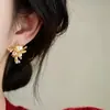 Pendientes de Botón Florales de Perla Estilo Vintage Francés Aguja de Plata, Pendientes de Nicho de Gama Alta, Modernos, Sencillos, Elegantes y con Diseño Estilizado