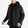 2026 nuevo estilo popular chaqueta polar tres en uno a prueba de viento e impermeable para exteriores para hombres y mujeres, adecuada para otoño e invierno, e ideal para senderismo