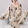 Novo pijama de algodão com gola redonda, manga longa e calça longa, estampado em nuvens, para mulheres, para primavera e outono de 2026, com estilo relaxado e casual, apresentando designs fofos de desenhos animados, perfeito para roupas de casa