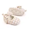 Zapatos para bebés y niños pequeños Directo de Fábrica zapatos para bebés de interior lazo Cuadros zapatos de princesa zapatos para bebés BHX3161