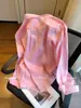 Camisa de linho bordada rosa estilo old money com gola virada para baixo para mulheres, início do outono de 2026, nova camisa de alta qualidade, relaxada e elegante, de corte solto