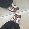 Sapatilhas Retro de Couro Macio Pregueadas de Nicho com Bico Baixo para Mulheres Primavera e Outono Novos Sapatos Mary Jane Versáteis