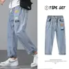 Calça jeans masculina para primavera e outono, marca trendy estilo coreano, corte reto solto, cor clara, calça casual cropped, calça masculina versátil