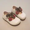 Sapatos de Princesa para Crianças 2026 Primavera Novo Estilo Sapatos de Couro Fofos para Meninas Boca Rasa Sapatos de Uma Sola Respiráveis Sapatos para Bebê Menina Solado Macio