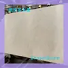 Material de piedra: Mármol Beige Vierna. Se pueden proporcionar muestras y se pueden procesar con diversos acabados superficiales como cepillado, pulido o texturizado.