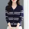 26 Suéter Mujer Otoño Invierno Nuevo Estilo Cuello en V Rayas Tejido para Mamá Capa Base Jersey Manga Larga Capa Base Top Holgado