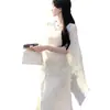 Conjunto de dos piezas para mujer: vestido camisola jacquard de temperamento sexy y suave + cárdigan chal con protección solar en tejido tie-dye transparente