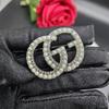 Broche de Letra Lleno de Diamantes, Accesorios Retro Europeos y Americanos, Saco de Traje, Pin de Perla Doble G, Diseño Cultural y Creativo de Flor de Peonía