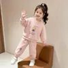 Conjunto de Sudadera Dopamina y Pantalones para Niñas Primavera/Otoño 2026 Estampado de Dibujos Animados Top de Cuello Redondo Conjunto de Joggers