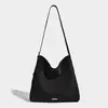 Bolso Cubo de Nuevo Estilo Perezoso de Gran Capacidad para Mujer, Sensación de Lujo Ligero y Gama Alta, Bolso Cruzado de Hombro Único para Debajo del Brazo, Bolso con Letras para Mujer