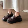 Mocasines de moda de diseño nicho con suela gruesa para mujer, nuevo otoño 2026, zapatos pequeños de cuero versátiles vintage que aumentan la altura