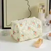 Nuevo Neceser Acolchado Floral, Neceser Portátil de Viaje, Bolso Grande de Capacidad para Lápices Labiales y Cosméticos para Mujer