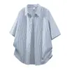 Popular camisa de algodão listrada em preto e branco estilo americano de manga curta com botões ocultos, fresca ao toque, unissex, casual, corte solto, sem bolsos, moderna