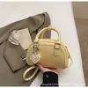 2025 Nuevo Bolso Cuadrado Pequeño Portátil de Moda Retro para Mujer Estilo Mori Lindo Bolso Boston para Viajes de Otoño e Invierno Bolso Cruzado de Moda