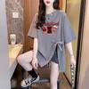 Camiseta Casual Holgada de Algodón con Aberturas Laterales y Tirantes de Lazo para Mujer, Marca Trendy de Calle Graffiti de Longitud Media Adelgazante Versátil Top Ins