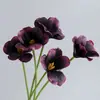 Livro Vermelho Pequeno Segurando Flor Combinando Material PU de Alta Qualidade Aberto Tulipa Simulação Flor Artificial Material Atacado Material para Arte com Flores de Casamento
