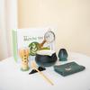 Conjunto de Chá Matcha de Cerâmica Rústica Estilo Japonês com Pintura de Paisagem, Tigela de Matcha com Bico, Batedor de Chá de Cerâmica, Caixa de Presente de 7 Peças, Alto Padrão