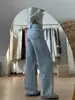 Jeans de mezclilla desgastada con retazos de encaje estilo retro de alta costura americana para mujer, con un diseño holgado, favorecedor y de pierna recta con adornos de moda.