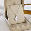 Nuevo producto transfronterizo: Cadena de clavícula elegante y versátil de lujo ligero con incrustaciones de microdiamantes, collar de acero de titanio, accesorio de joyería que no se decolora