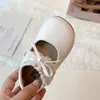 Sapatos de Couro Redondos para Meninas, Estilo Coreano Primavera e Outono Novos Sapatos de Bebê com Solado Macio e Velcro, Sapatos de Princesa da Moda para Meninas