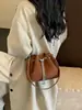 Bolso Cubo de Gamuza Estilo Relajado 2026 para Mujer, Bolso de Hombro con Cadena, Bolso Cruzado de Nicho