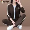 Traje Deportivo Woodpecker para Mujer Primavera y Otoño 2025 Nuevo Suelto Vestido Madre Sudadera Chaqueta Casual Conjunto de Tres Piezas