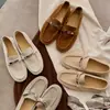 Casa de Uvas~Versión de Cuero con Aumento Oculto de Altura~Nuevo Estilo Primavera Estilo Británico Punta Redonda Gamuza Suela Gruesa Versátiles Mocasines para Mujer