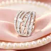 Anillo cruzado de moda para mujer, multicapa, hueco, con diamantes completos, anillo de circón de lujo ligero de alta gama