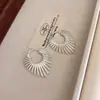 Pendientes Geométricos de Corazón Estilo Old Money Vintage para Mujer, Pendientes de Botón de Lujo Ligero de Gama Alta, Accesorios para Orejas Únicos y Hermosos Estilo Vacaciones en la Playa