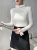 Camisa Básica Branca de Gola Alta Meia-Altura para Mulheres, Novo Design 2025 Primavera & Outono Camiseta de Manga Longa, Top de Tricô para Usar por Cima