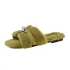Pantuflas de algodón afelpado 2026, nuevo estilo para mujer, pantuflas planas con hebilla, diseño metálico de moda, pantuflas de slip-on para otoño e invierno
