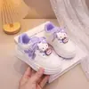 Tênis de couro para meninas, nova coleção de verão 2026, tênis brancos infantis, sapatos casuais para estudantes, sapatos de menina com fecho de velcro