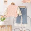 Traje para niña 2025 Nuevo Conjunto de tres piezas para bebé niña de primavera y otoño con suéter jacquard calado y jeans de encaje