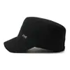 Nueva colección de invierno: Gorra cálida de visera plana para hombres de mediana edad y mayores, diseñada para proteger las orejas y mantenerlas calientes, adecuada para actividades al aire libre, con forro de polar añadido y algodón engrosado para mayor calidez.