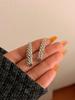 Otoño e Invierno nuevo hebilla de oreja rectangular elegante chapada en cobre dorado metálico pendientes de botón de espiga de trigo estilo Hong Kong de alta calidad con diamantes