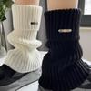 Meias de Pelo Vermelhas para Mulheres, Polainas da Moda e Versáteis com Etiquetas Metálicas, Meias de Tricô Pelúcias Estilo Retro Americano Outono e Inverno