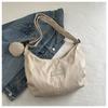 Bolso Dumpling de Gran Capacidad para Comercio Exterior para Mujer 2025 Nuevo Bolso de Hombro de Nailon Color Caramelo Bolso Cruzado para Ropa de Trabajo de Clase para Estudiantes