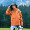 Nueva Ropa de Tres en Uno para Mujer Impermeable, Cortavientos, a Prueba de Frío para Senderismo y Montañismo, Chaqueta de Viaje para Personas Bajas, Primavera y Otoño